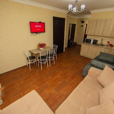 Sea Towers Suite Batumi Bagian luar foto
