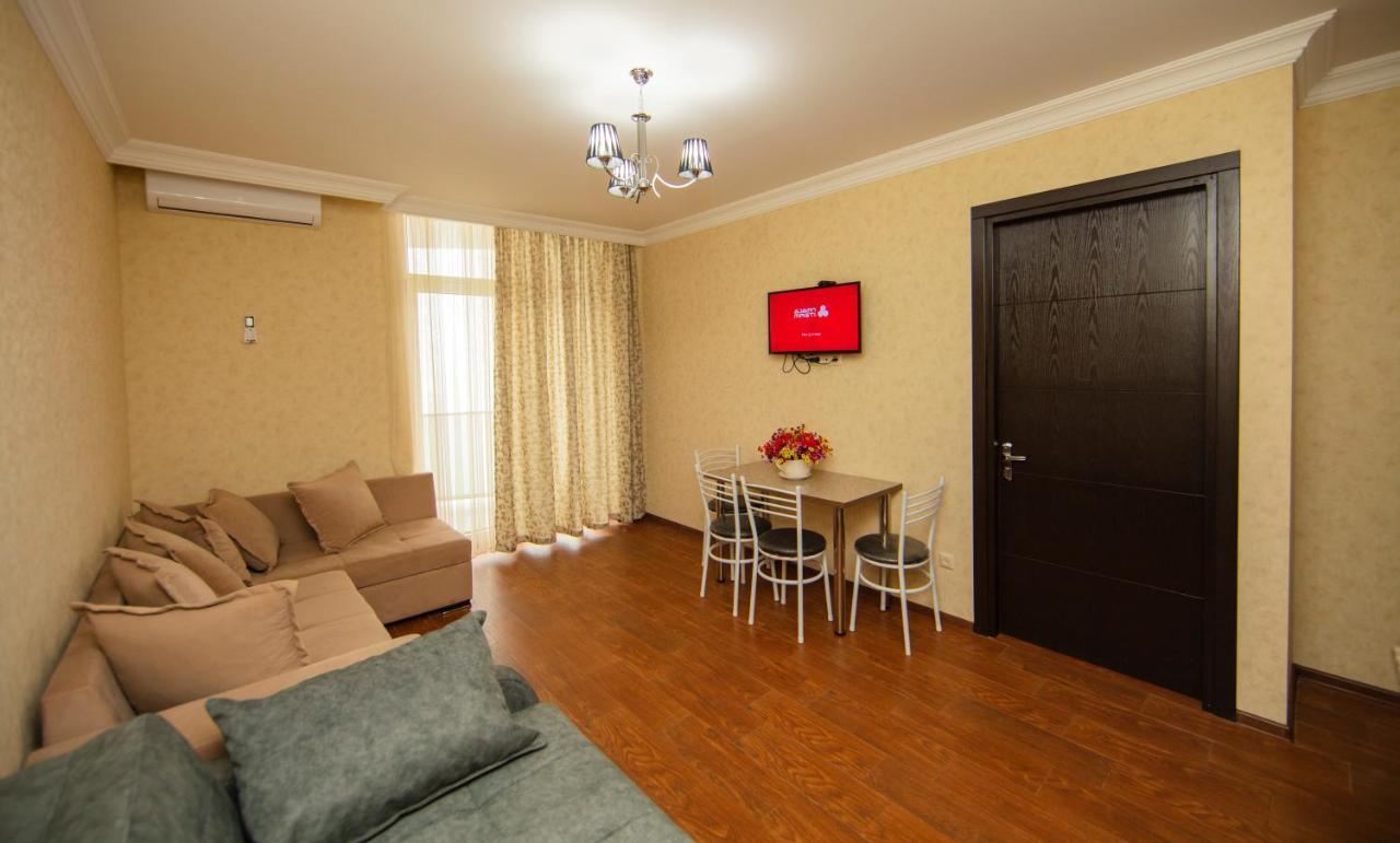 Sea Towers Suite Batumi Bagian luar foto