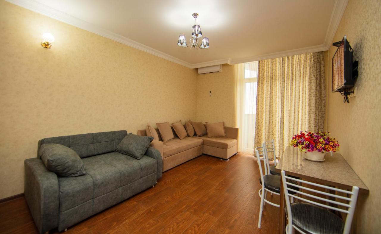 Sea Towers Suite Batumi Bagian luar foto