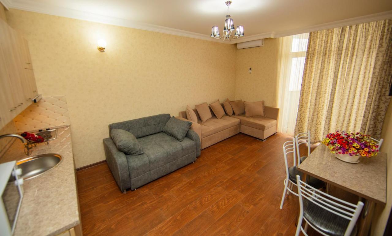 Sea Towers Suite Batumi Bagian luar foto
