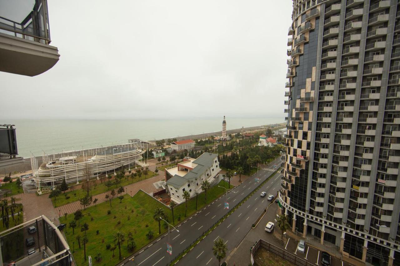 Sea Towers Suite Batumi Bagian luar foto