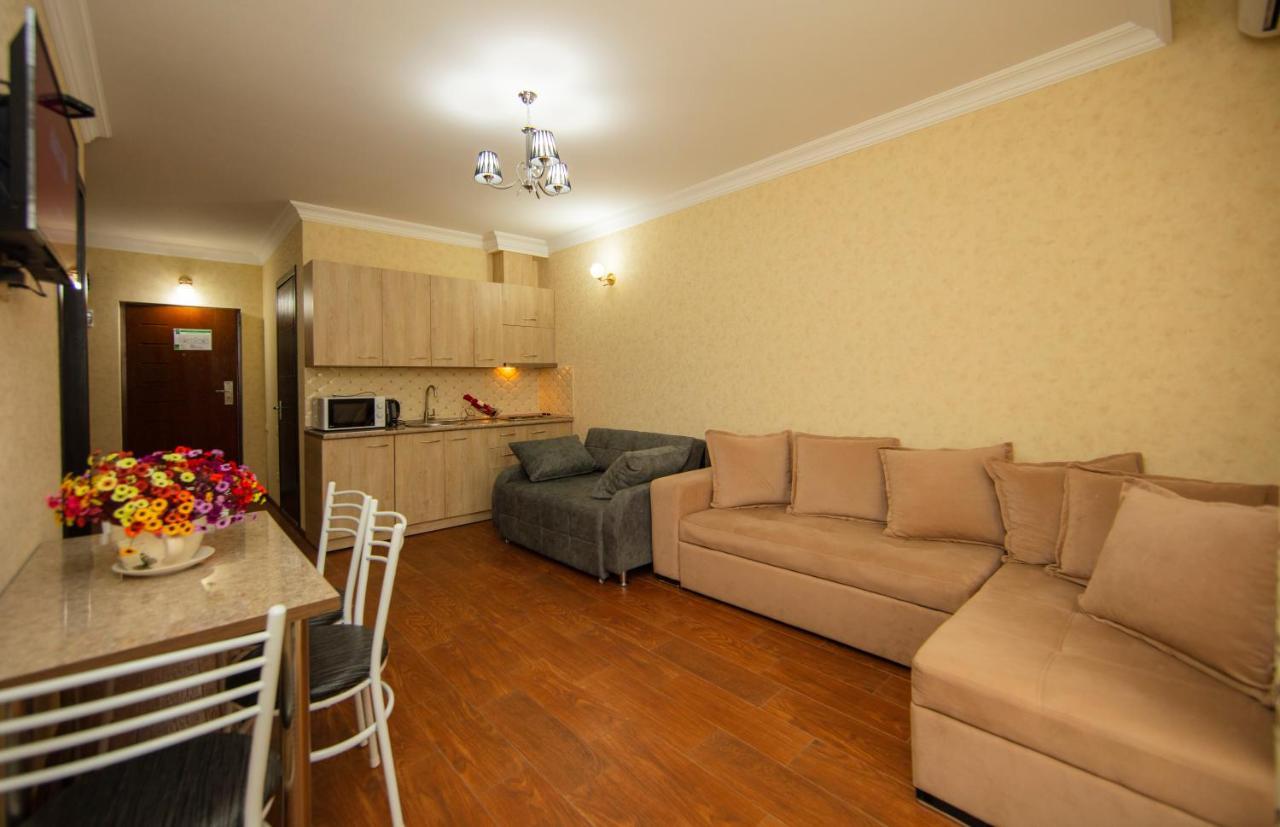 Sea Towers Suite Batumi Bagian luar foto