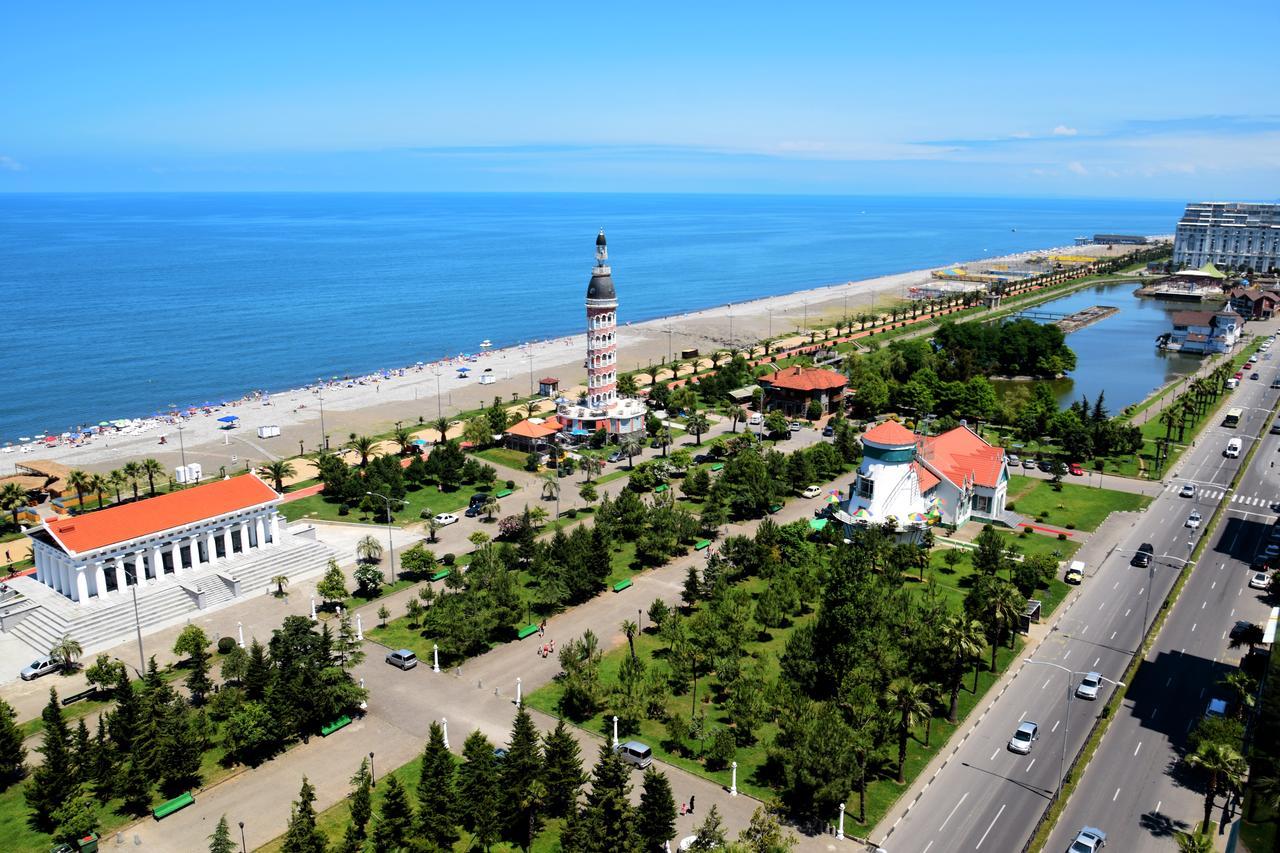 Sea Towers Suite Batumi Bagian luar foto