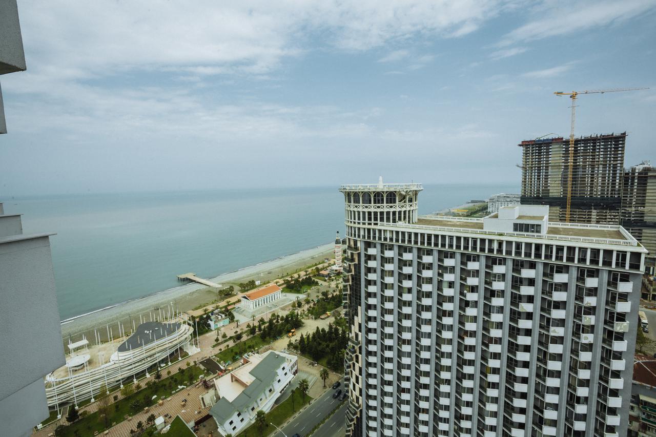 Sea Towers Suite Batumi Bagian luar foto