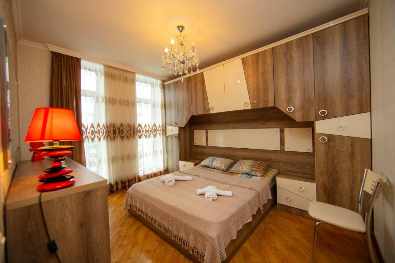 Sea Towers Suite Batumi Bagian luar foto